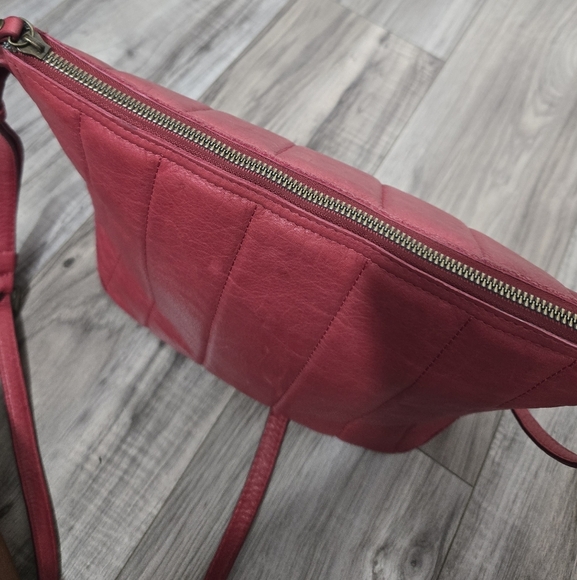 AMERICAN LEATHER CO. Dayton Quilted Leather Crossbody Bag Purse Red - Picture 10 of 12